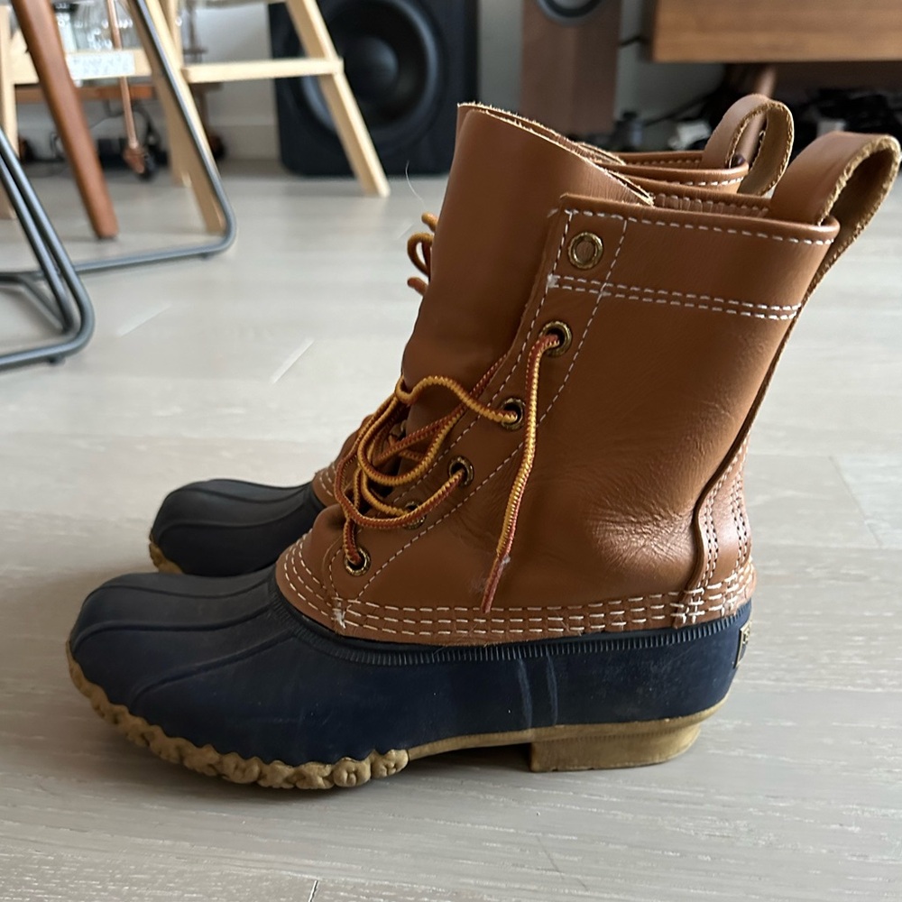 L.L.Bean Bean Boots, women’s 6 Medium B in tan/navy